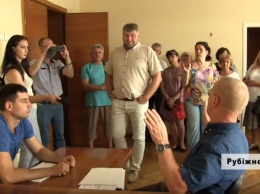 В Рубежном мэр попытался запретить публикацию решений горсовета
