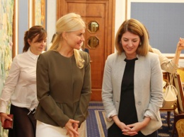 Директор отдела Посольства США в Украине обещала Светличной поддержку