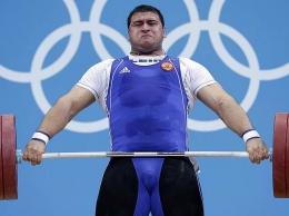 Пятерых российских тяжелоатлетов временно отстранили из-за допинга