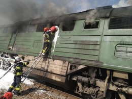 В Луганской области загорелся локомотив грузового поезда