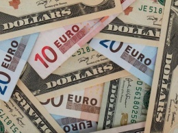 Курс валют: доллар замер, евро дорожает