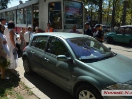 На Потемкинской автомобиль заблокировал движение электротранспорта