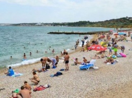 «На военной базе жить становится все веселее»: оккупанты Крыма пытаются отжать пляж «для оборонных целей»