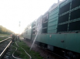 В Киевской области загорелся локомотив грузового поезда