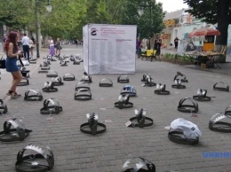 Инсталляция "Узники Кремля" из Одессы переехала в Херсон