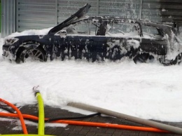 В Германии автолюбитель пылесосом случайно спалил свое авто