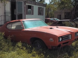 Коллекцию редких американских авто нашли на заброшенной парковке