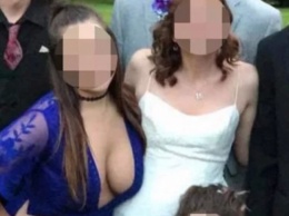 Глубокое декольте подружки невесты возмутило пользователей Интернета