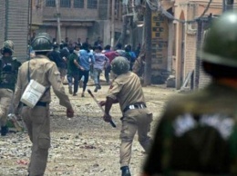 В Кашмире продолжаются столкновения протестующих с полицией