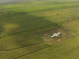 СМИ обнародовал расшифровку переговоров пилотов севшего в поле самолета