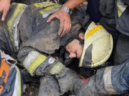 На пожаре в Днепре завалило троих спасателей