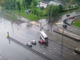 В Москве автобус с китайскими туристами врезался в осветительную мачту: почти 30 пострадавших