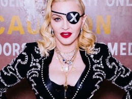 Певица Мадонна отпраздновала свой 61-й день рождения: «Сексуальный полицейский или генерал в мундире?»