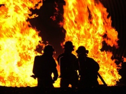 Огонь охватил сотни домов в столице, пожарные бессильны: свежие данные и кадры ЧП