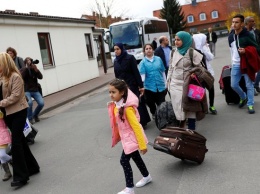 Германия начнет депортировать беженцев за поездки на родину