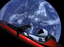 Tesla Roadster Илона Маска с манекеном облетели вокруг Солнца