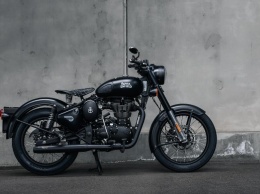 Royal Enfield одел Classic 500 в черную ливрею