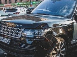 В каком состоянии пострадавшие пешеходы в аварии между Tesla и Range Rover в центре Киева