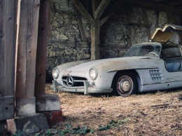 Культовый спорткар Mercedes полвека простоял в заброшенном сарае