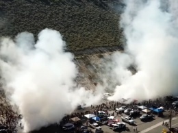 Видео: более 170 автомобилей устроили одновременное сжигание покрышек