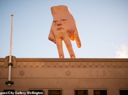 Хорошо, что в Николаев приехала не такая «рука»: жители новозеландского города пугаются нового арт-объекта (ФОТО)