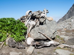 Ученые бьются над тайной "Озера Скелетов" в Гималаях