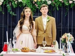 Известный украинский певец женился на российской актрисе (фото)