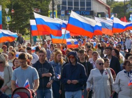 Флешмобы, концерты, автопробеги: как в России празднуют День Флага