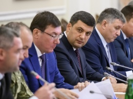 Последние дни во власти: чем живут топ-чиновники Порошенко