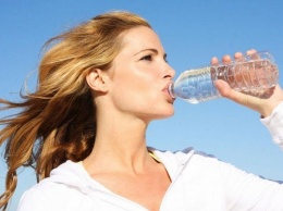 ВОЗ: в бутилированной воде пластика больше, чем в водопроводной