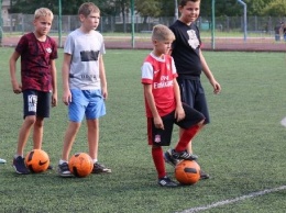 В спальном районе Запорожья проходят крутые тренировки по футболу