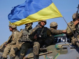 На передовой, на домах и на молчаливых протестах: что означает флаг для украинцев
