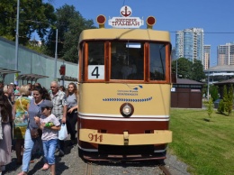 В День Независимости по Одессе будут колесить сразу три вышиванковых трамвая