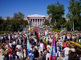 Тысячи людей вышли на Марш защитников ко Дню независимости в Киеве (ВИДЕО)