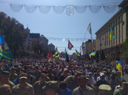 Тысячи человек приняли участие в Марше защитников Украины