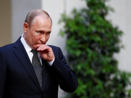 Путин внезапно зашел в раздевалку к хоккеистам и стал героем шуток в Сети