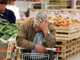 В Харькове покупатель с монстром на шее вызвал переполох в супермаркете. ВИДЕО