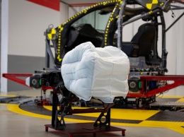 Новая подушка безопасности Honda «обволакивает» голову пассажира
