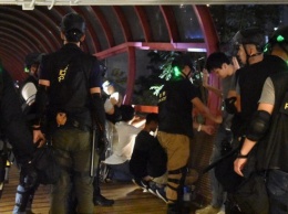 В Гонконге полиция впервые применила водометы против протестующих