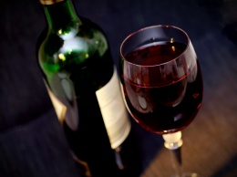 Новое исследование показало, что красное вино помогает побороть депрессию