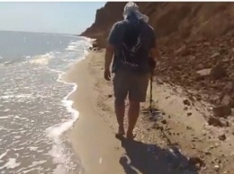 Искатели сокровищ испытали удачу на самом опасном пляже в Кирилловке (видео)