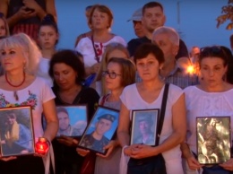 Россиянин на коленях раскаялся перед семьями павших героев: "украинцы, простите нас", видео