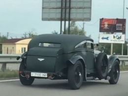 В Украине заметили уникальный довоенный Bentley