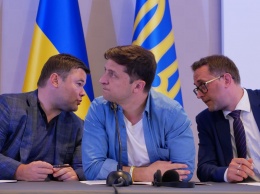 Главное за ночь: первый скандал у Зеленского, взрыв в украинской многоэтажке и роковые изменения