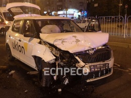 В Киеве автомобиль Daewoo Lanos подрезал таксиста, два человека в больнице