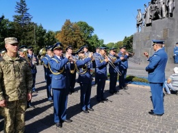 Новая дата: в Харькове впервые отмечают День памяти защитников Украины