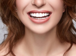 Стоматологи дали советы по удалению зубного налета в домашних условиях