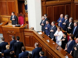 Главное за ночь: отмена депутатской неприкосновенности, скандал Порошенко с Осадчей и большой позор в Раде