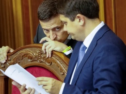 Зеленский предлагает Раде закрепить в Конституции его право назначать и увольнять директоров НАБУ и ГБР