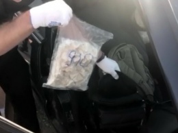 Более трех кило наркотиков изъяли в Крыму у водителя и пассажира Mercedes